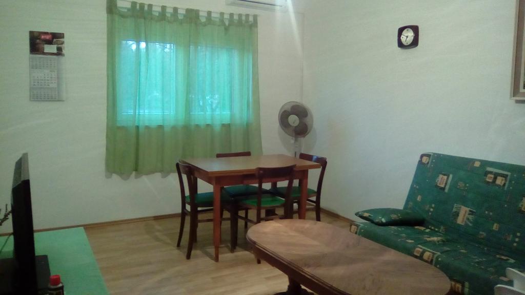 Apartments Mirana ลิยูบาช ภายนอก รูปภาพ
